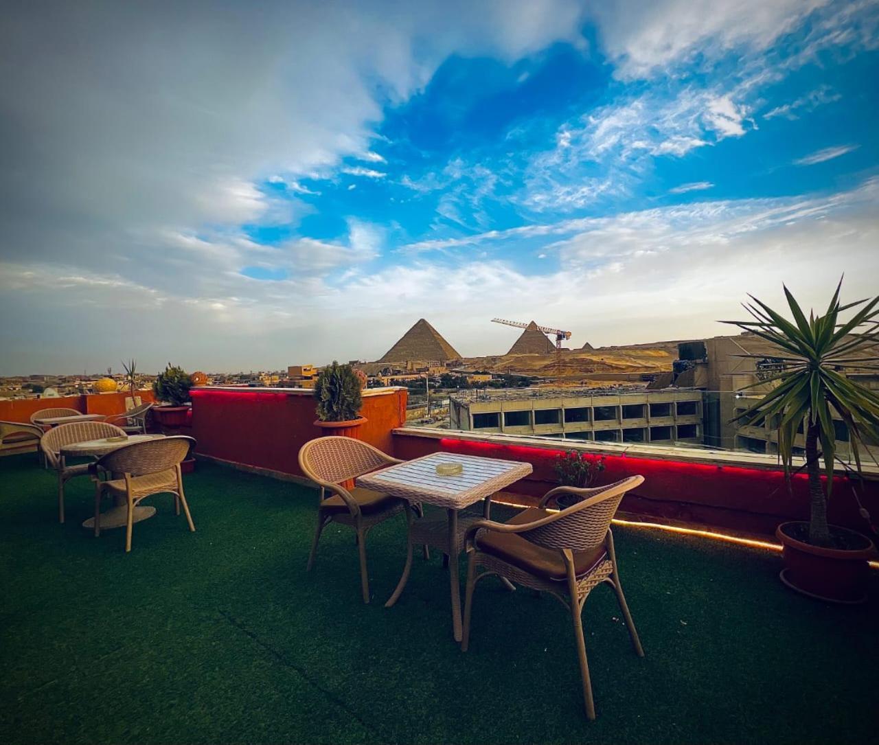 Grand Pyramids In Hotell Giza Exteriör bild
